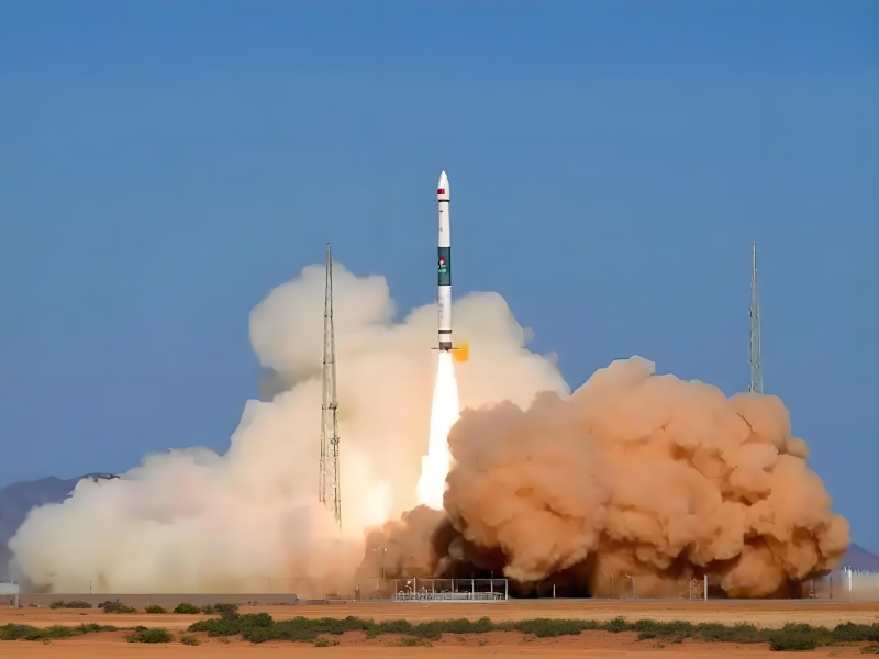 偏二甲肼（UDMH）與四氧化二氮（N?O?）航天火箭發(fā)射現(xiàn)場(chǎng)